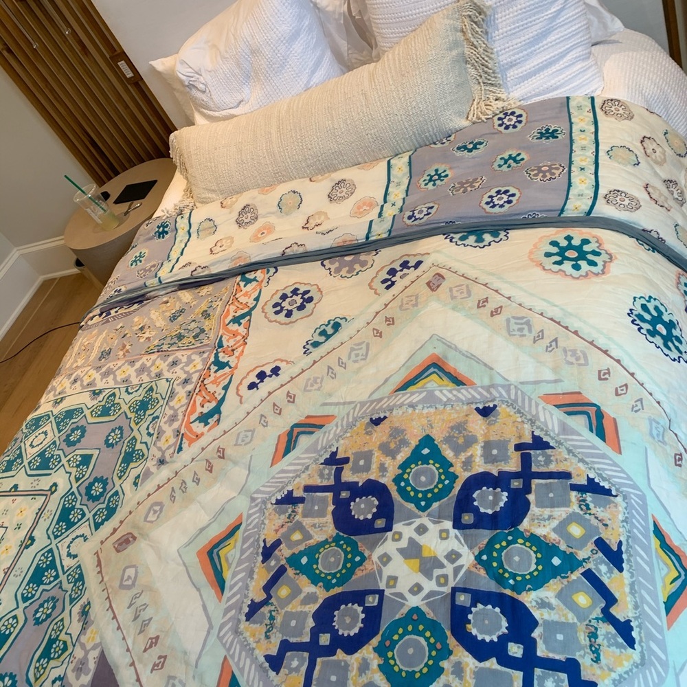 Anthropologie quilt queen bed